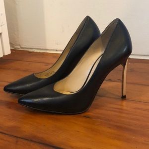 Enzo Angiolini blk heels w/gold stiletto sz 4.5
